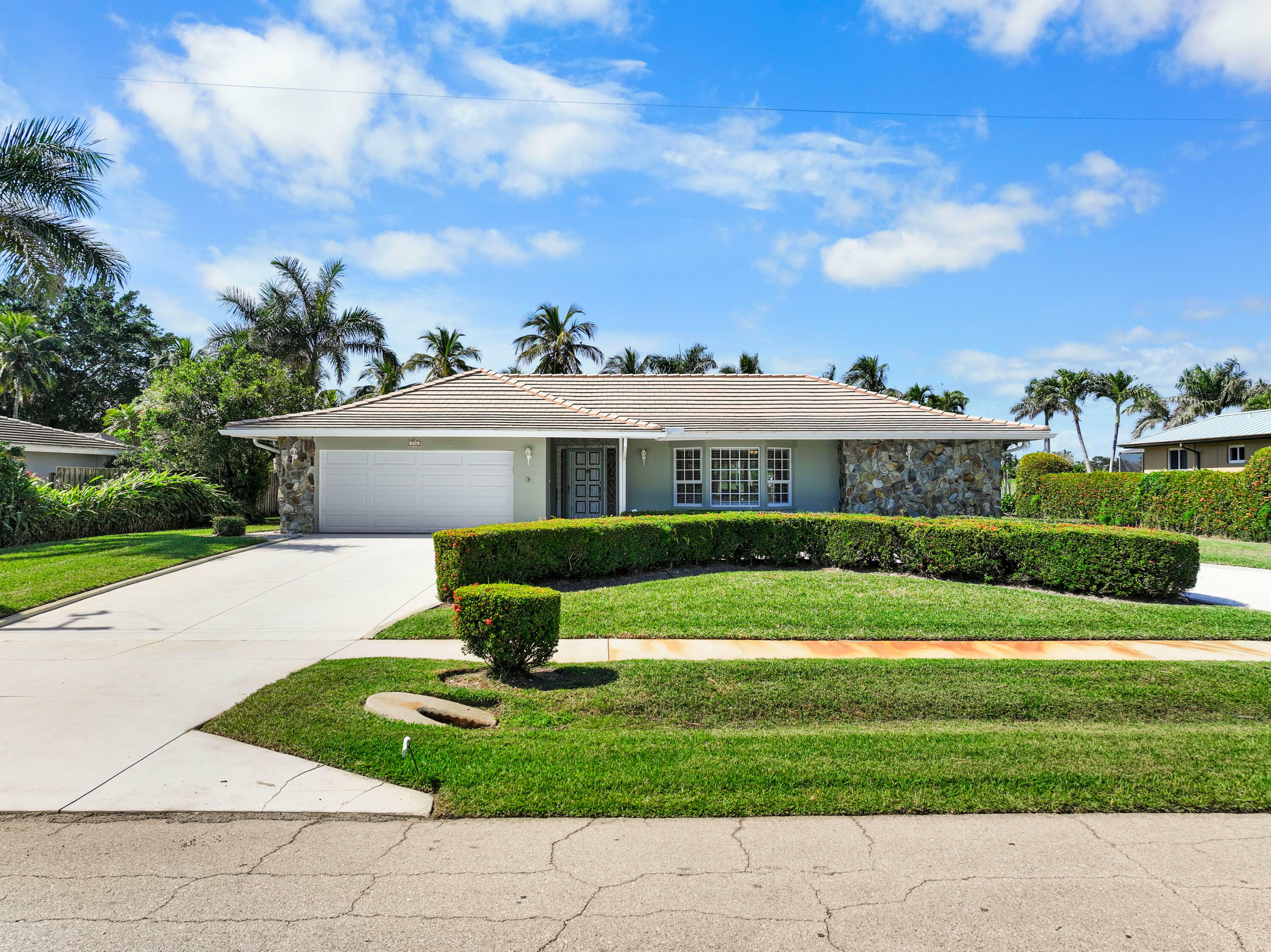 Property Photo: 336 Nassau Court 3 FL 34145
