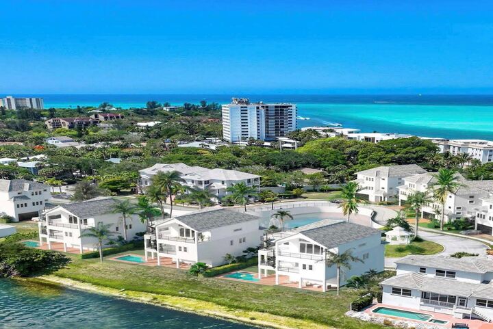 Property Photo: 6924 Bochi Circle FL 34242