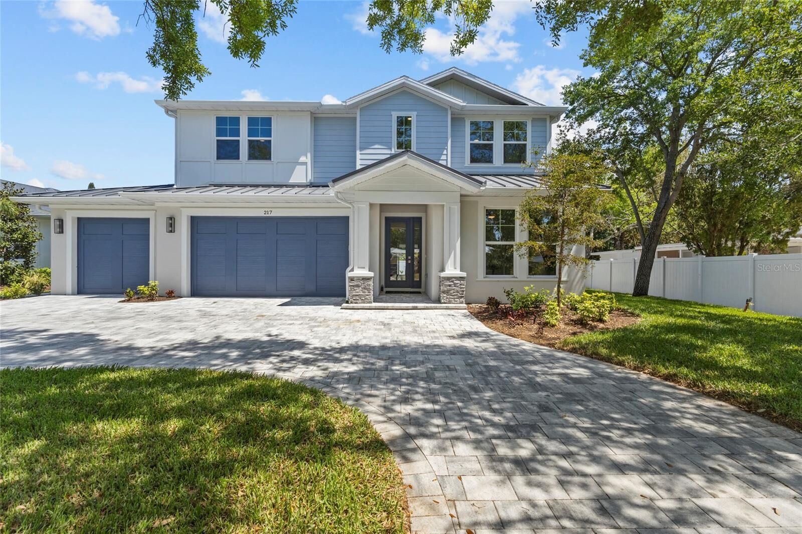Property Photo:  217 S Shade Avenue  FL 34237 