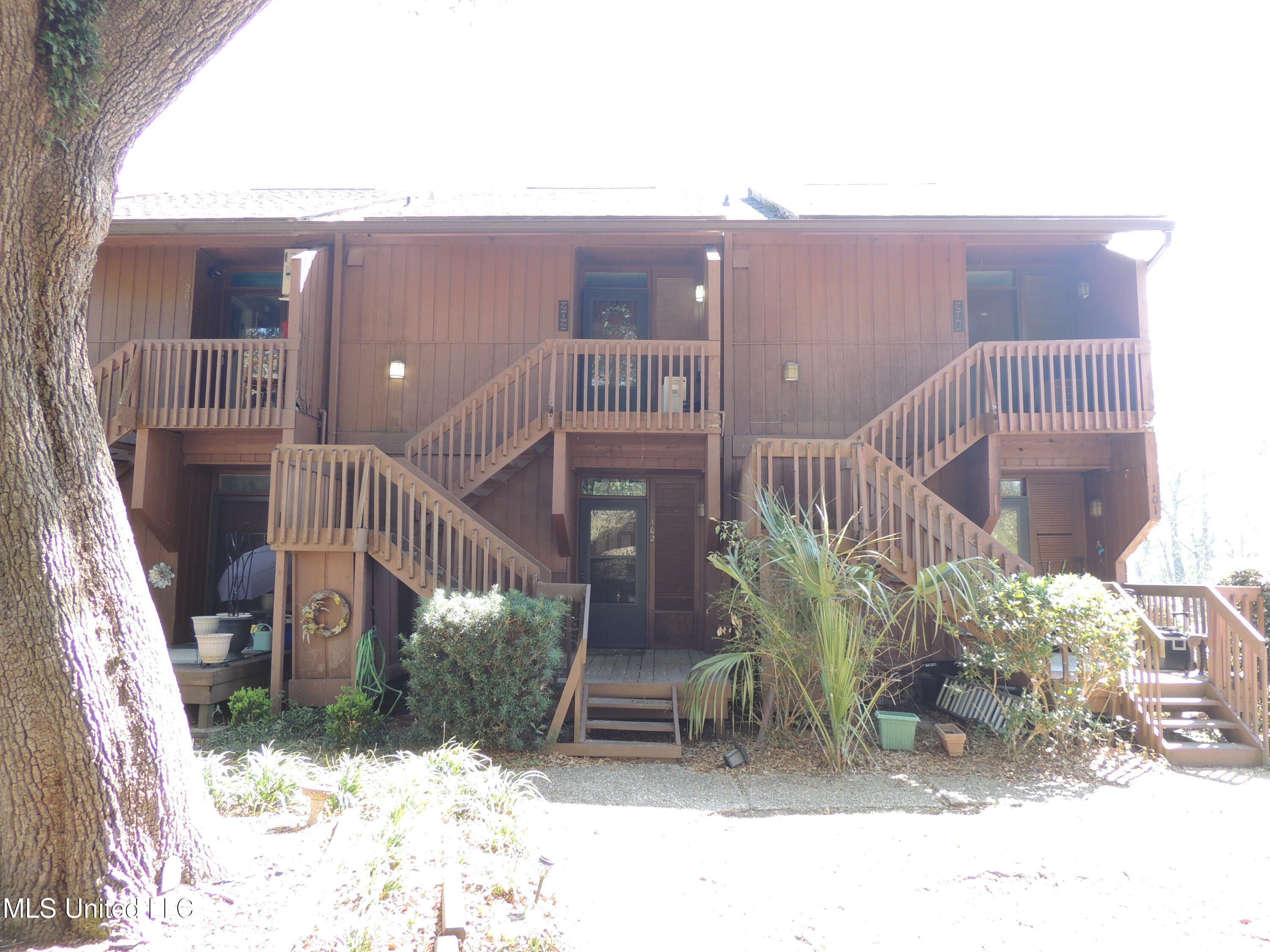 Property Photo:  102 Lakeside Villa  MS 39525 