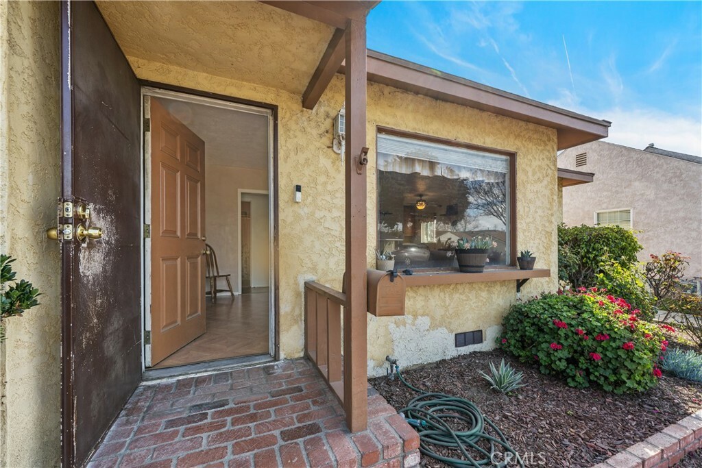 Property Photo:  6138 Pepperwood Avenue  CA 90712 