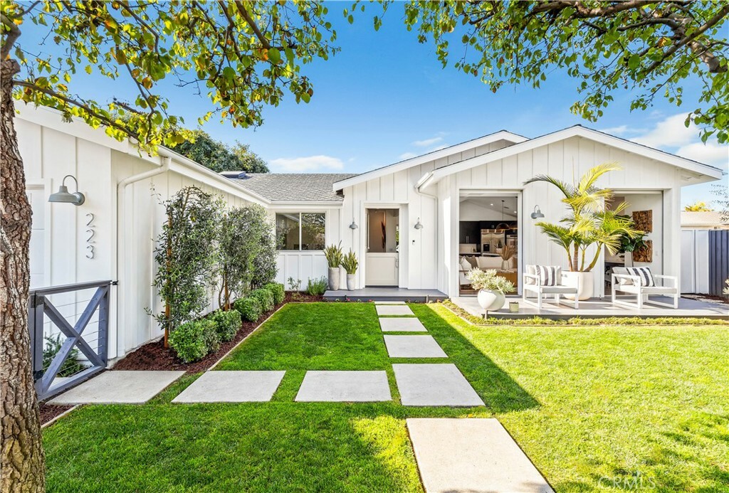 Property Photo: 223 Robinhood Place CA 92627