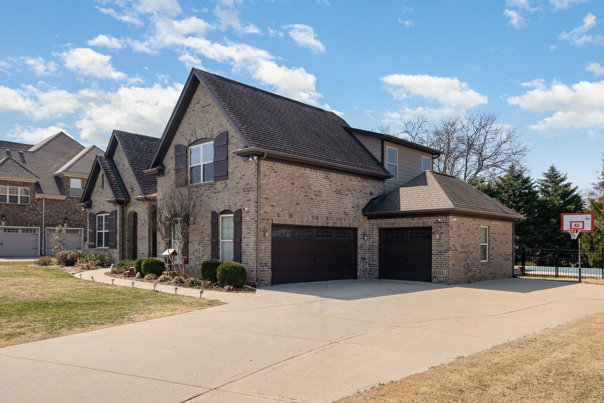 Property Photo: 2827 Craythorne Dr TN 37129