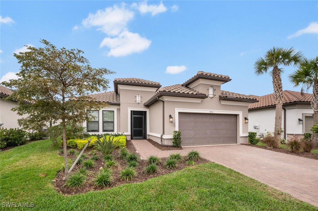 Property Photo: 8416 Rosa Court FL 34114