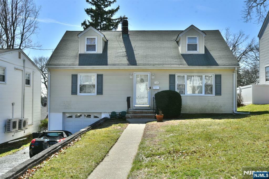 130 Manhattan Avenue  Waldwick NJ 07463 photo