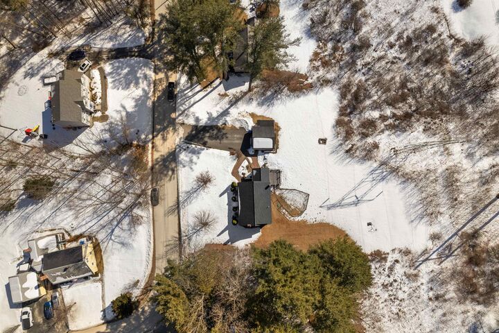 Property Photo:  8 Hopkins Drive  NH 03051 