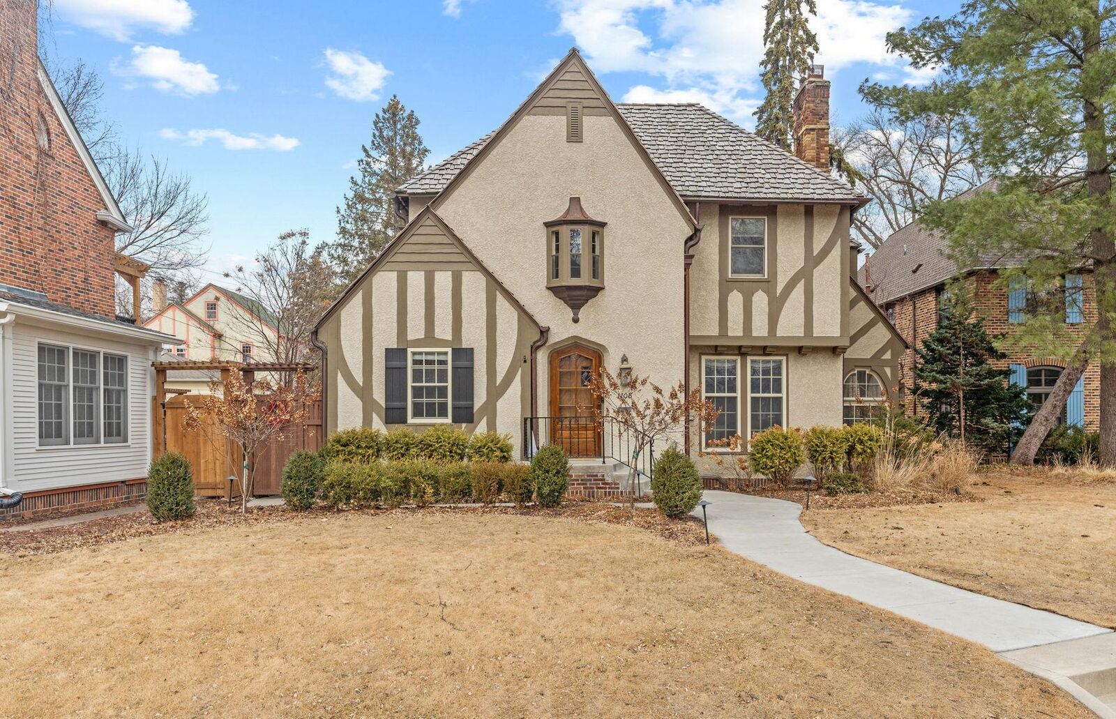 Property Photo:  1108 E Minnehaha Parkway  MN 55417 