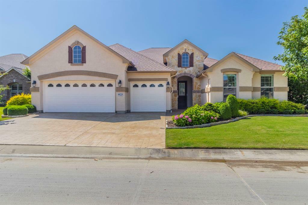 Property Photo: 9525 Crestview Drive TX 76207