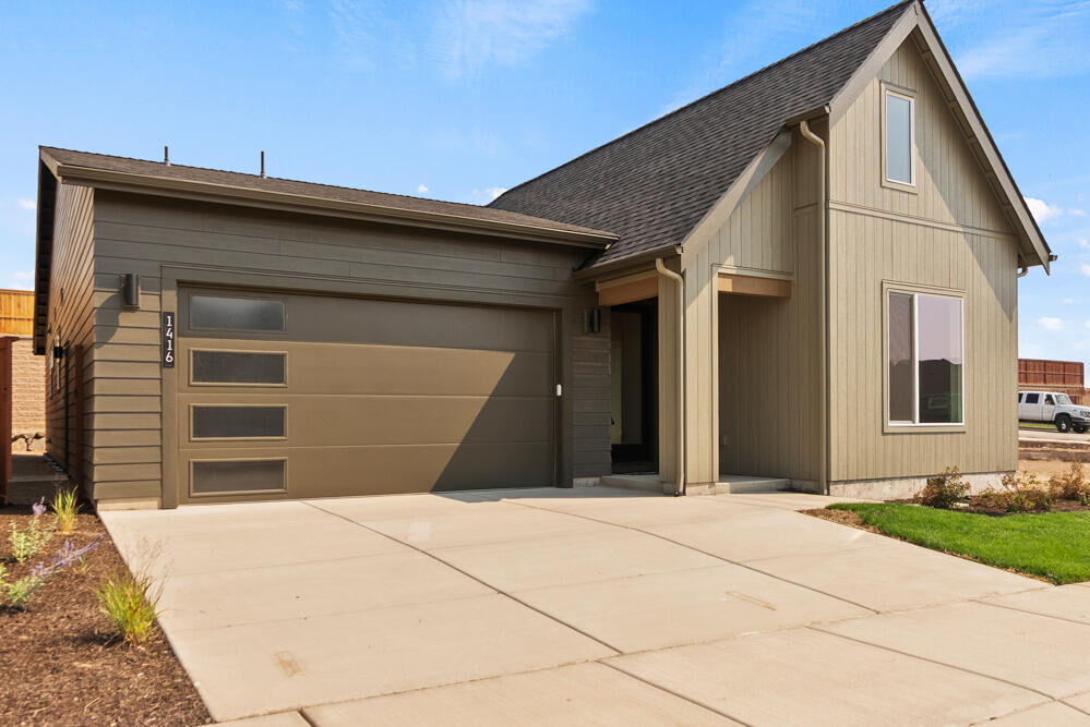 Property Photo: 1416 NE Whistle Way OR 97754