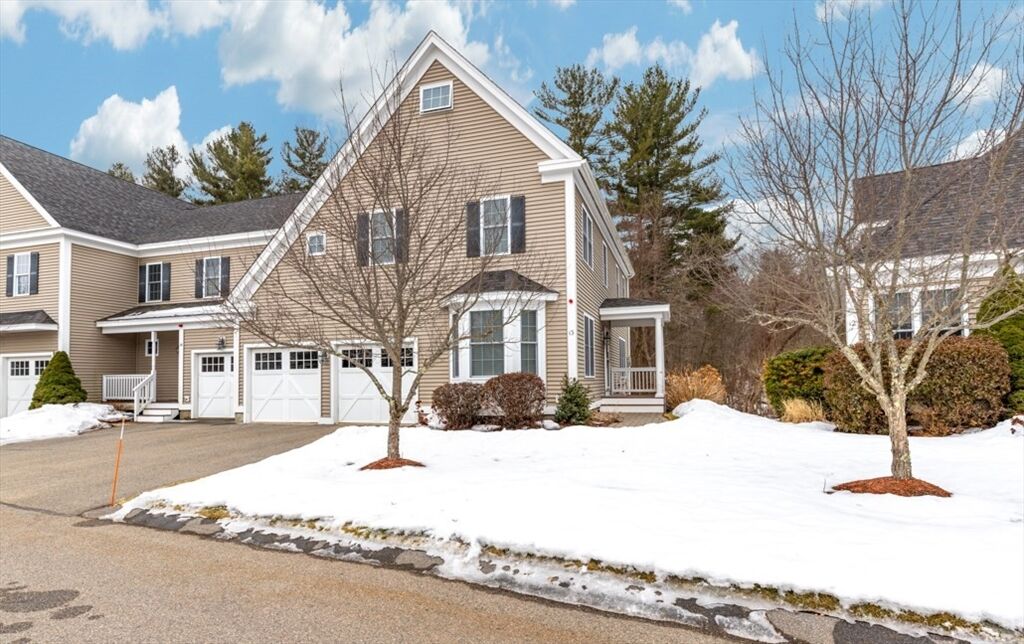 Property Photo: 50 Mount Vernon Street 13 MA 01864