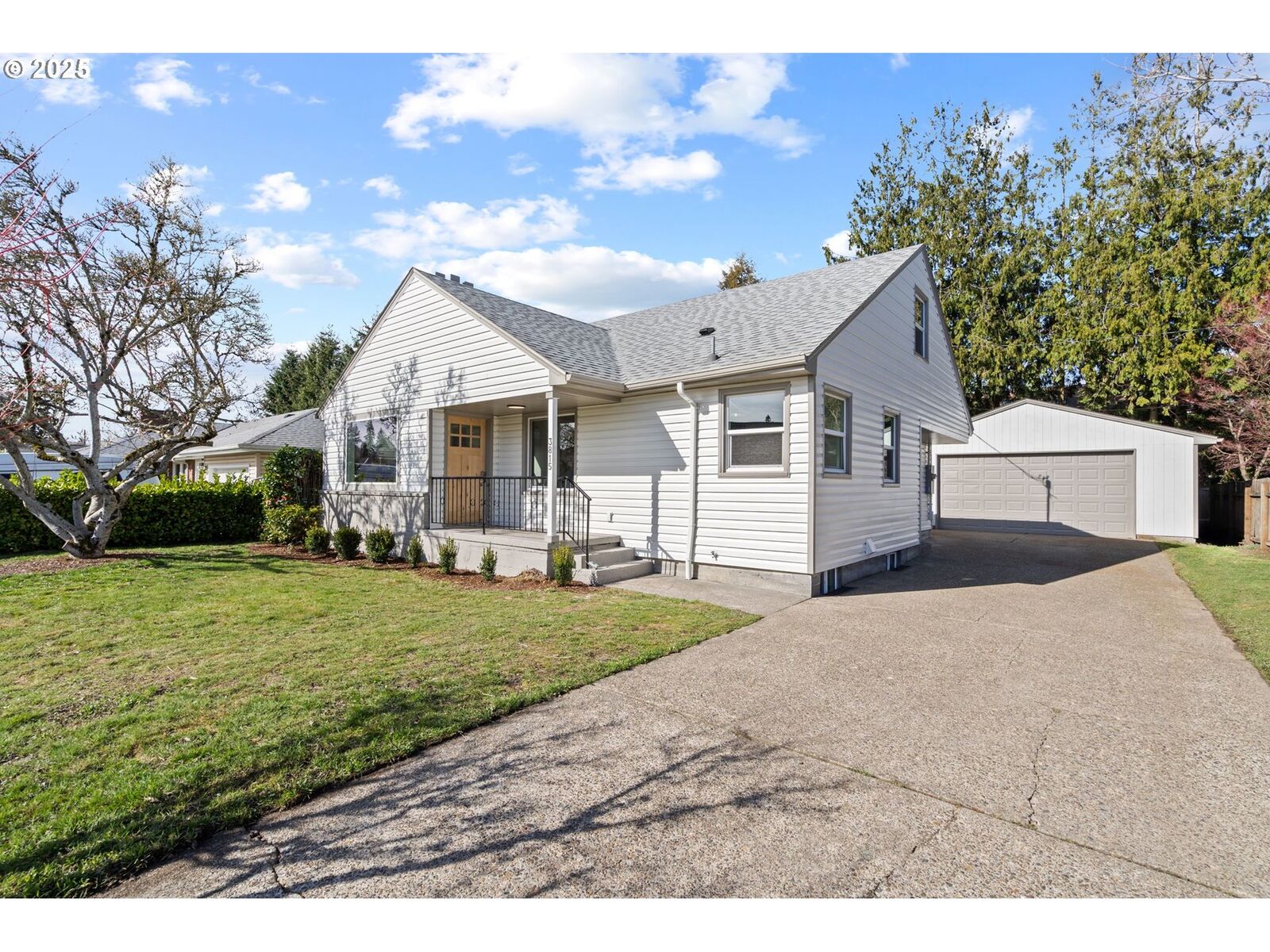 Property Photo:  3815 NE Webster St  OR 97211 