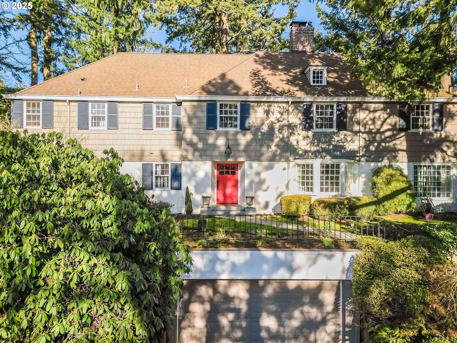 Property Photo: 992 SW Westwood Dr OR 97239