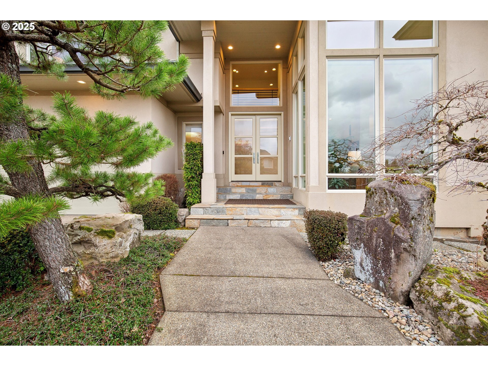 Property Photo: 17623 Brookhurst Dr OR 97034