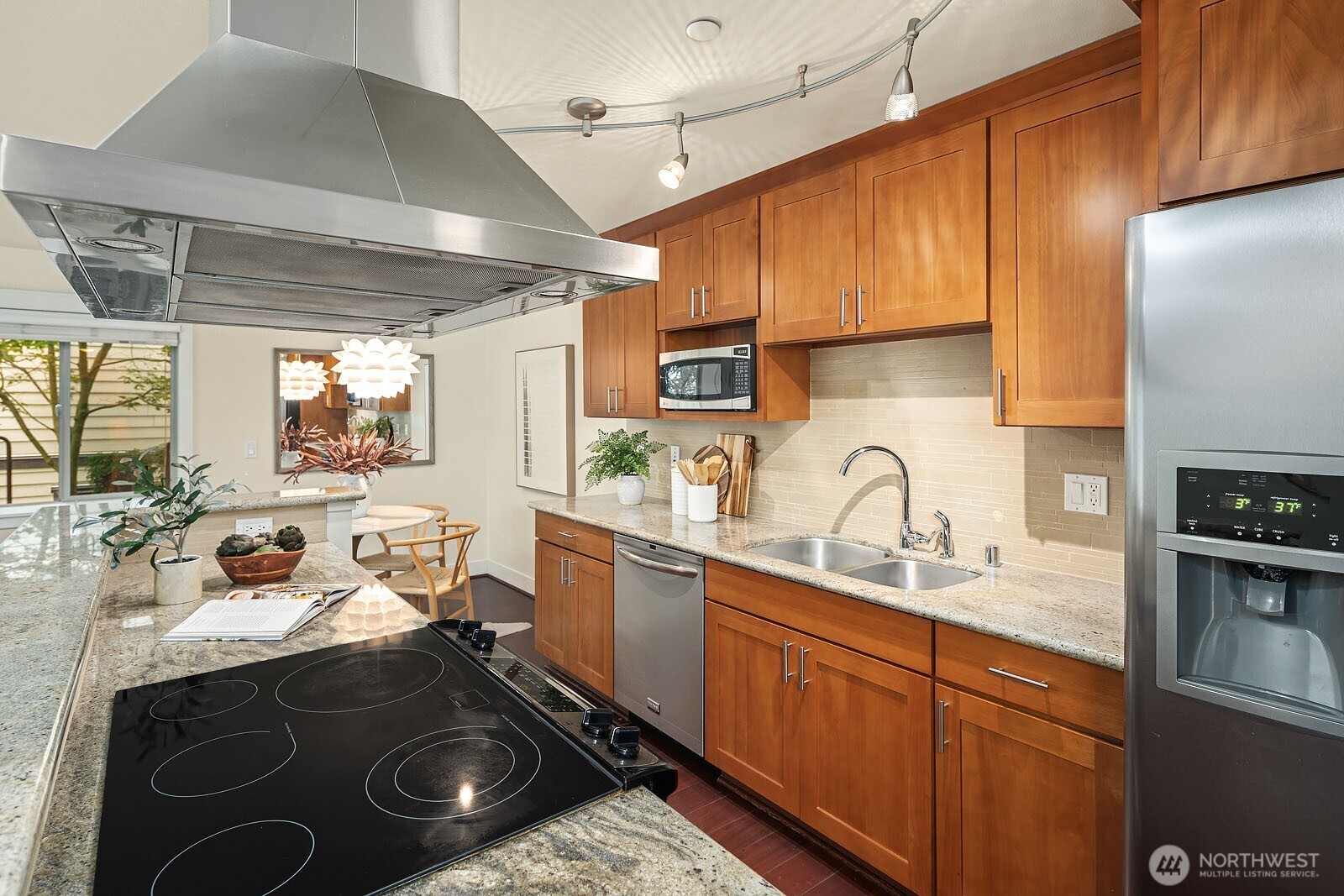 Property Photo: 3208 81st Place SE D102 WA 98040