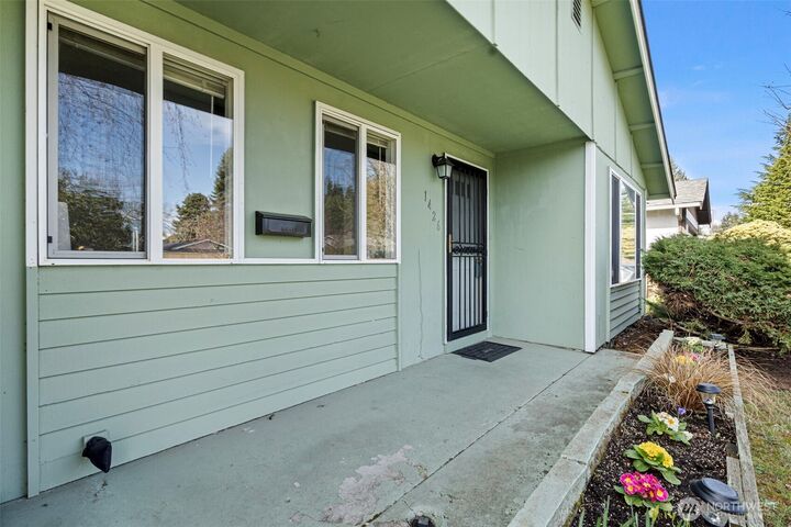 Property Photo:  1426 N Villard Street  WA 98406 