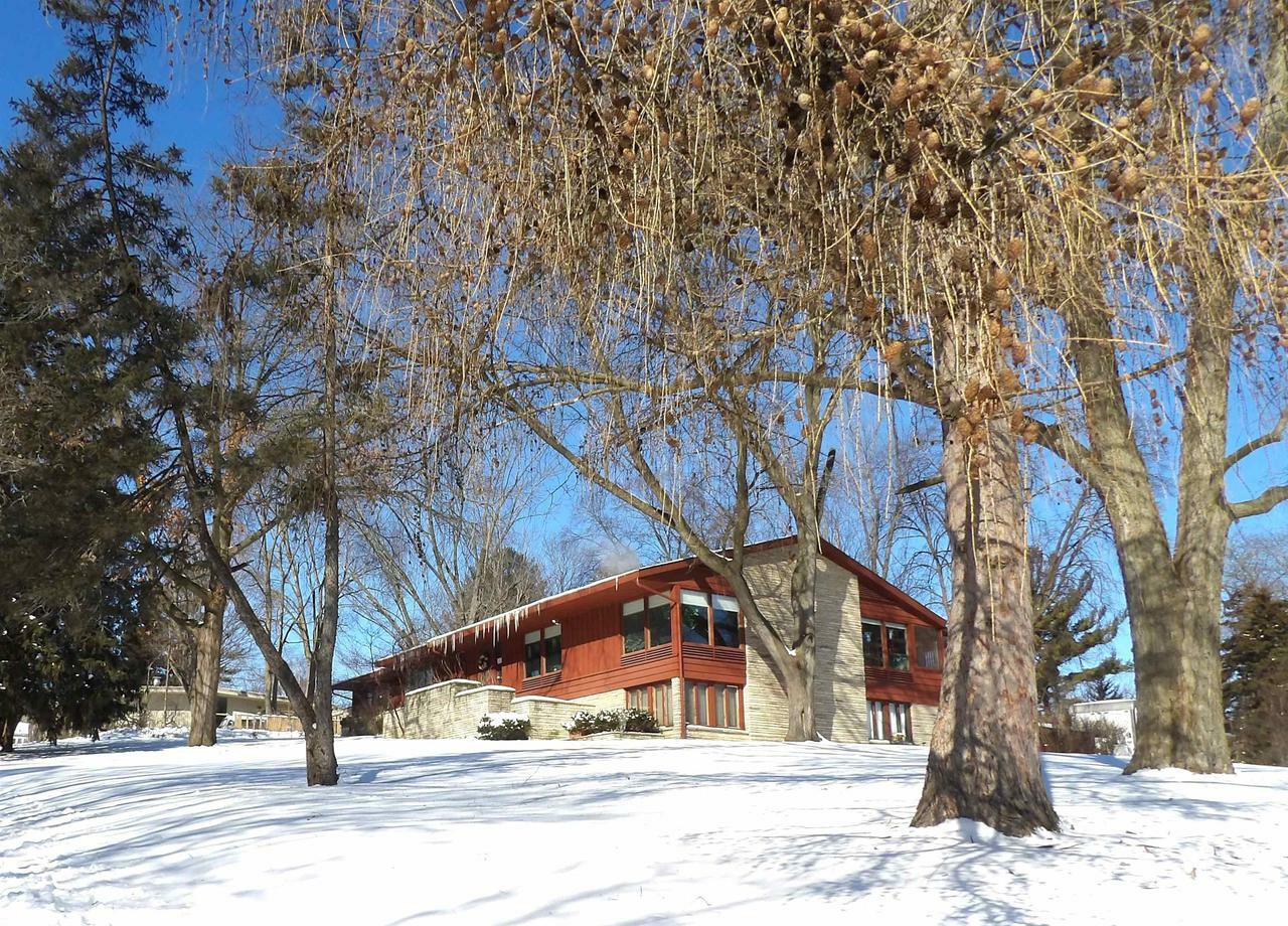 Property Photo:  2200 Sinnissippi Lane  WI 53548 