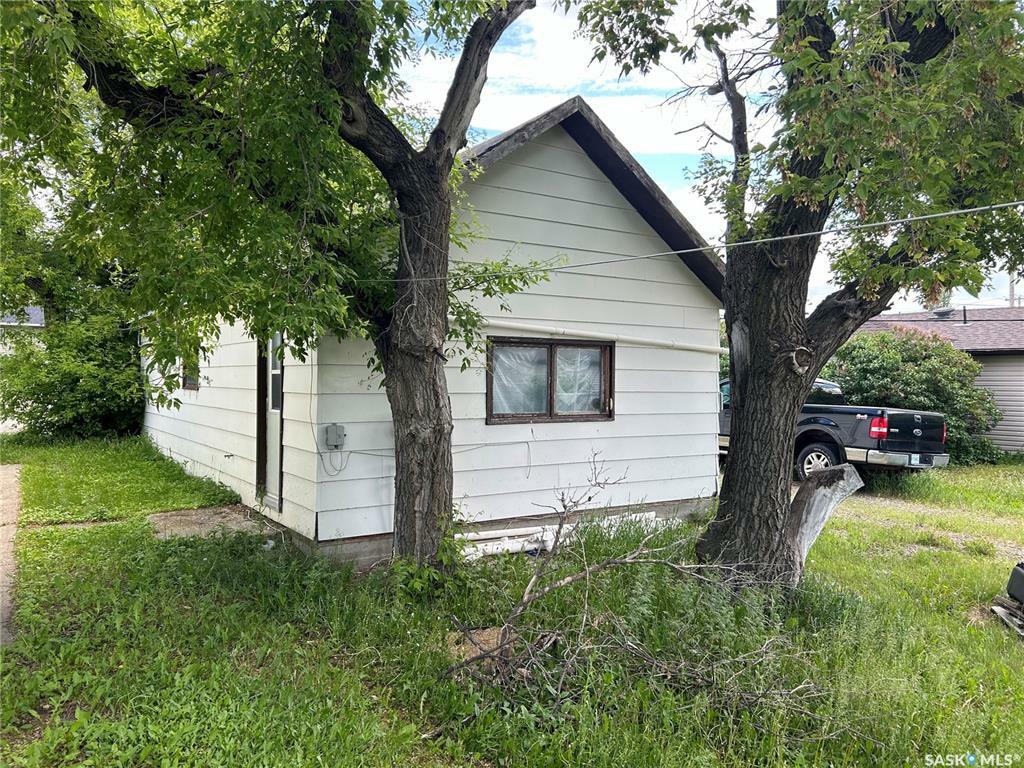 Property Photo: 318 2nd Avenue SK S0K 4Y0