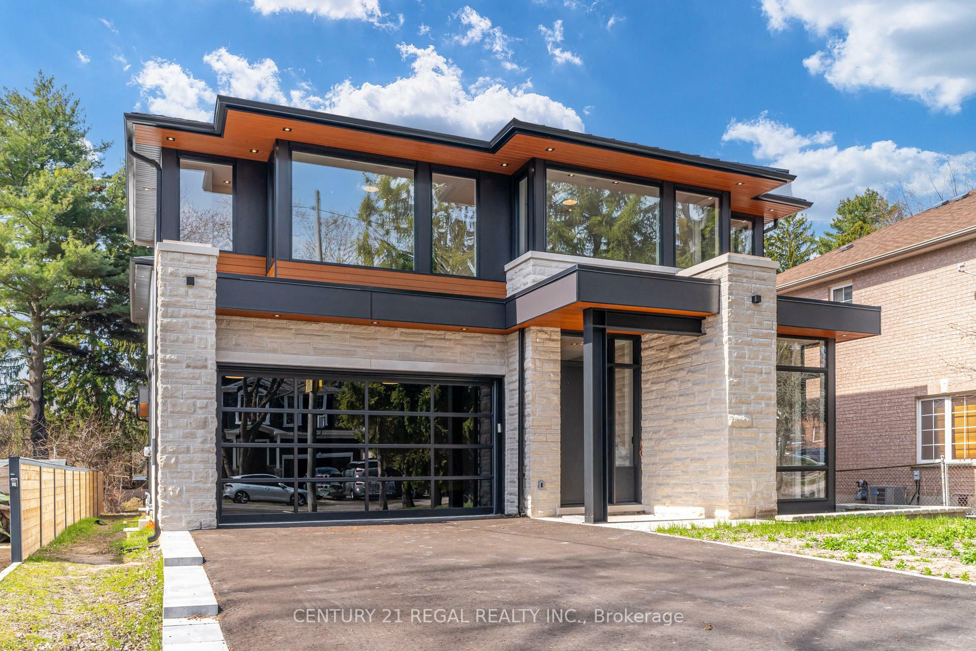 Property Photo: 1230 Lakebreeze Drive ON L5G 3W6