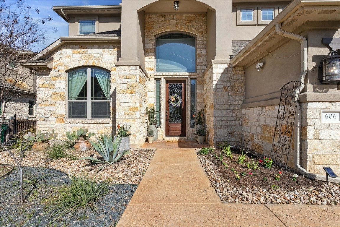 Property Photo: 606 Anfield Circle TX 78738
