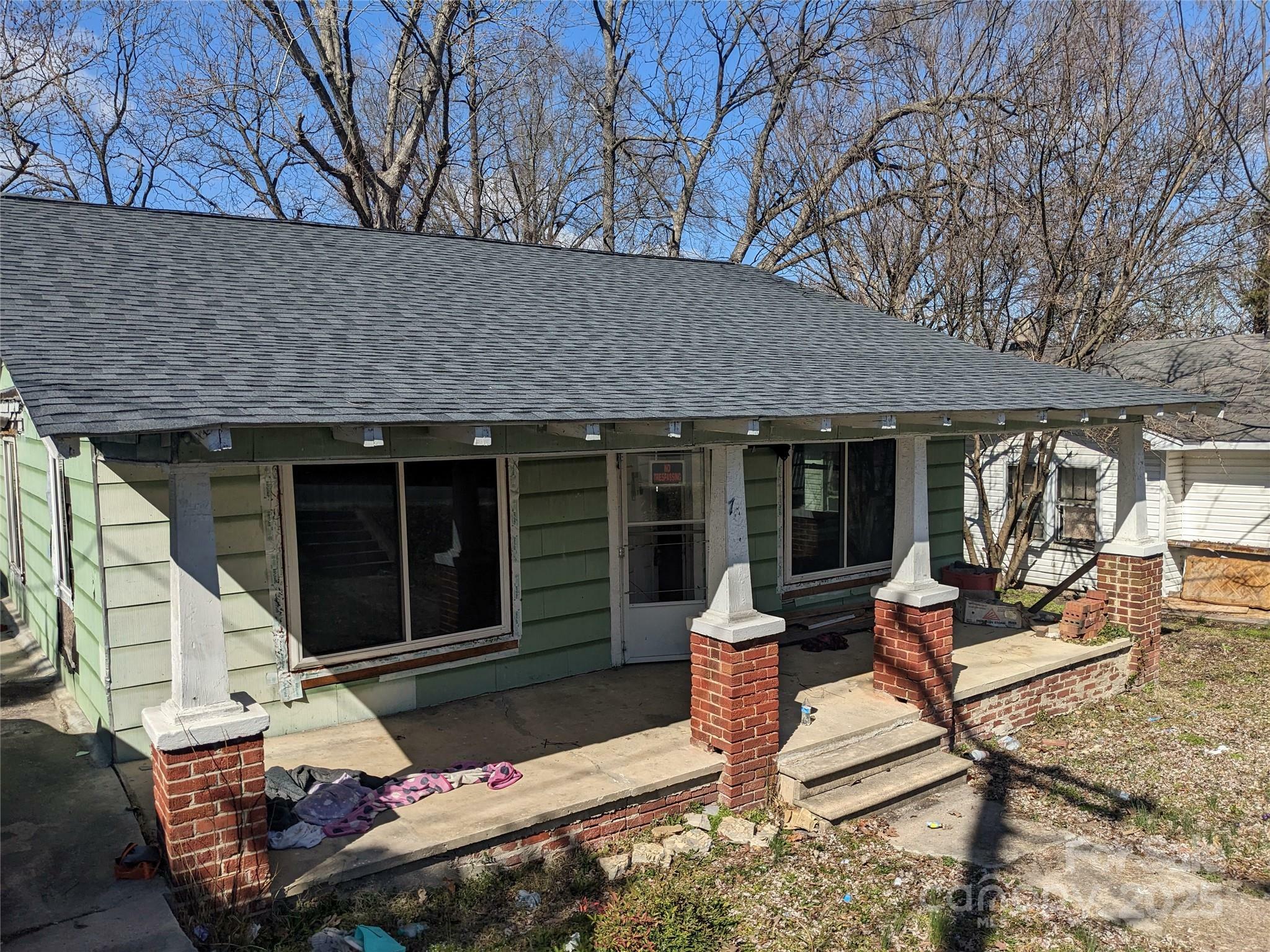 Property Photo:  702 E Guilford Street  NC 27360 