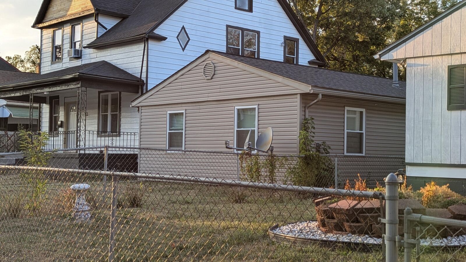 Property Photo: 1576-1578 Minnesota Avenue OH 43211