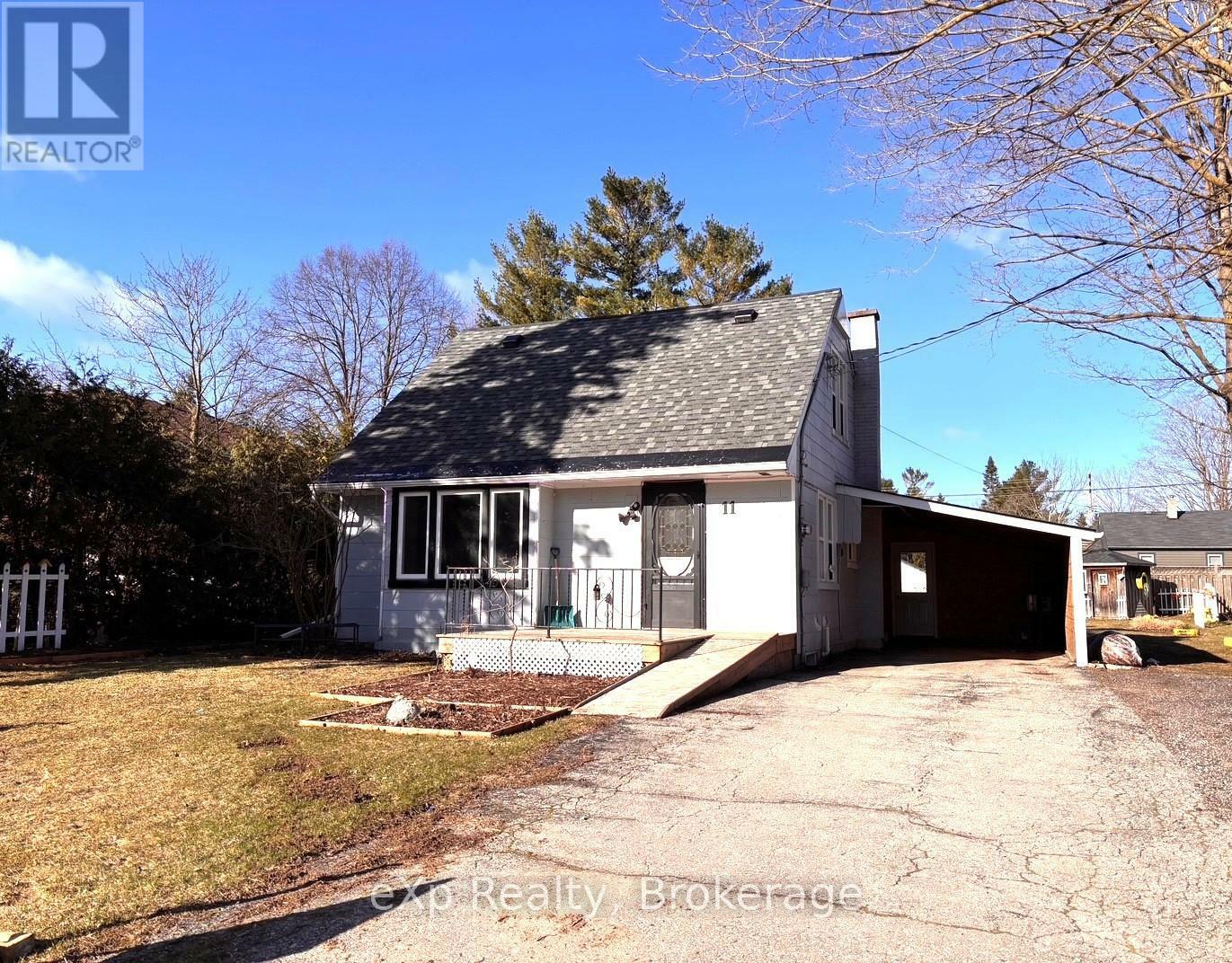 Property Photo: 11 Elizabeth Street ON N0G 2V0