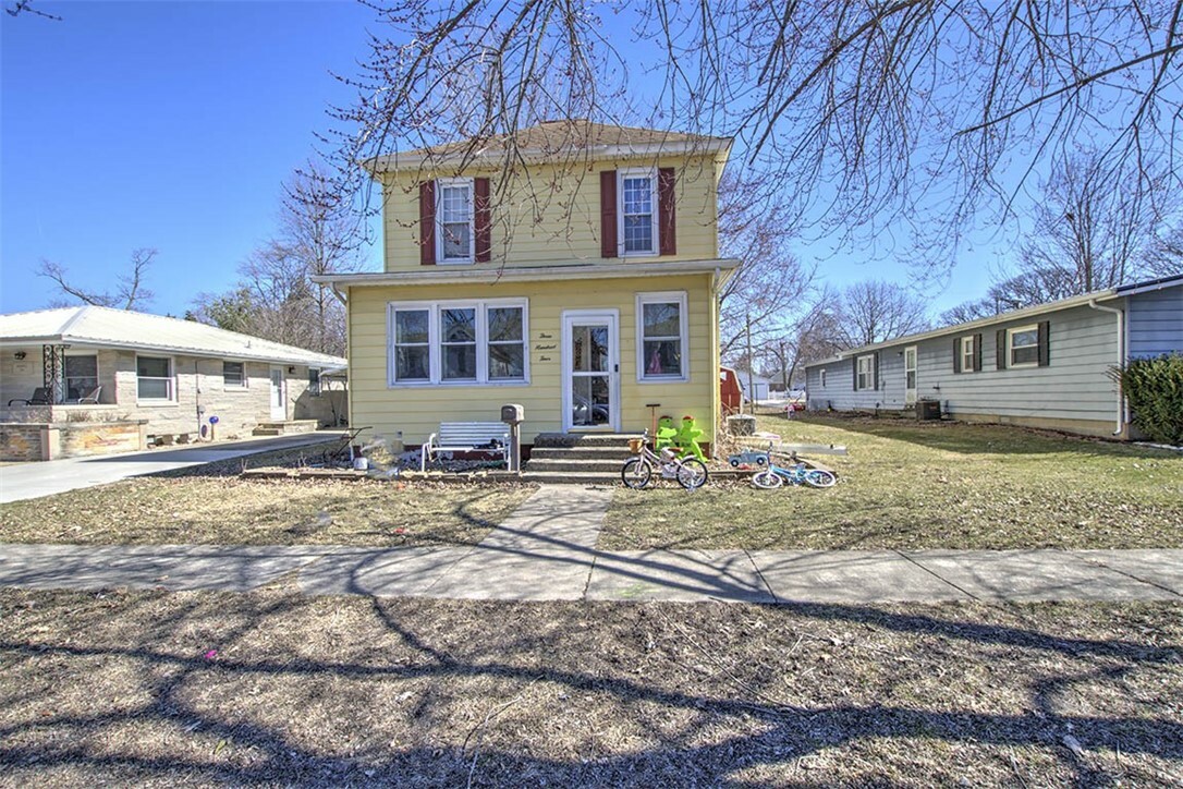 Property Photo: 304 N Saint John Street IL 62510