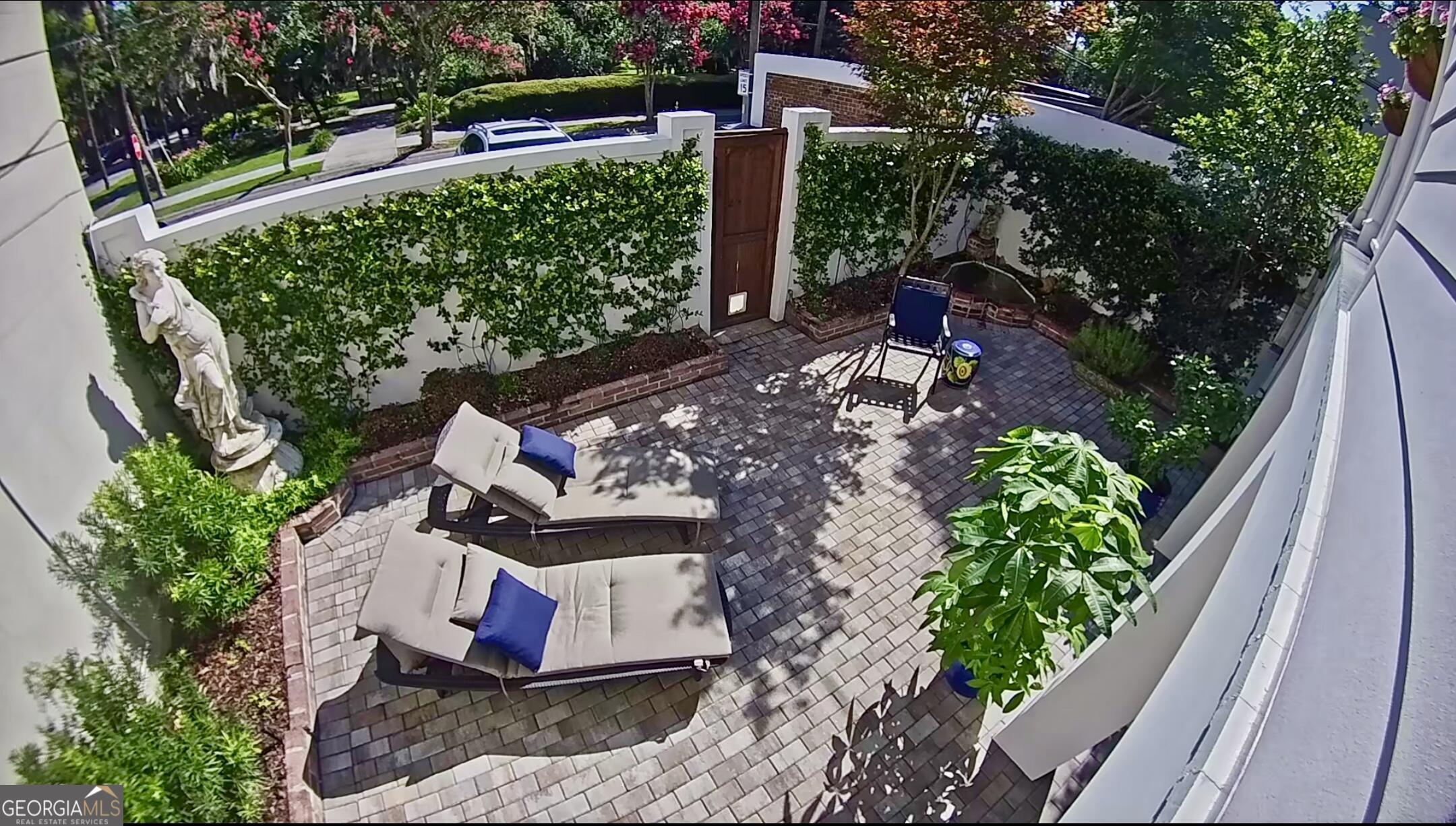 Property Photo: 204 E Liberty Street GA 31401