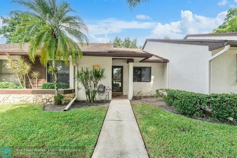 Property Photo:  3208 S Carambola Cir S 3208  FL 33066 