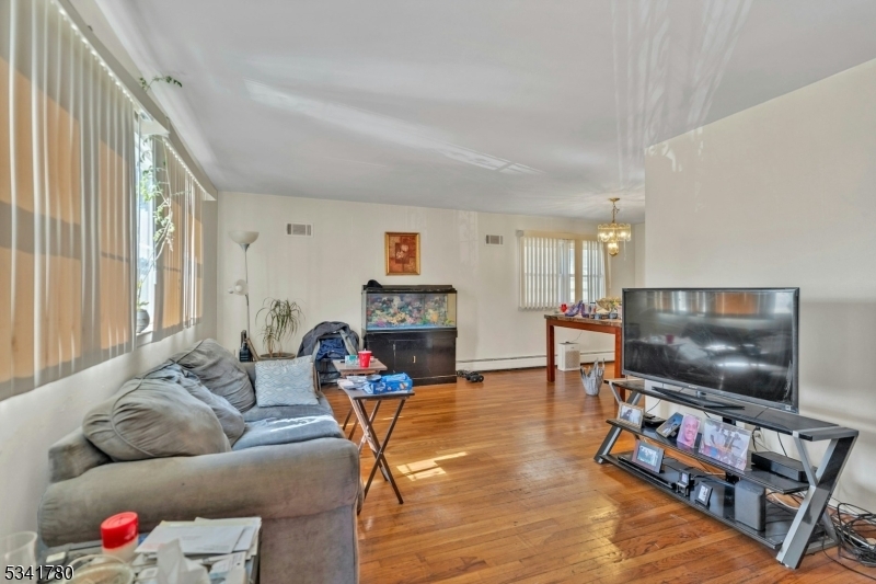 Property Photo:  32 Argyle Ter  NJ 07111 