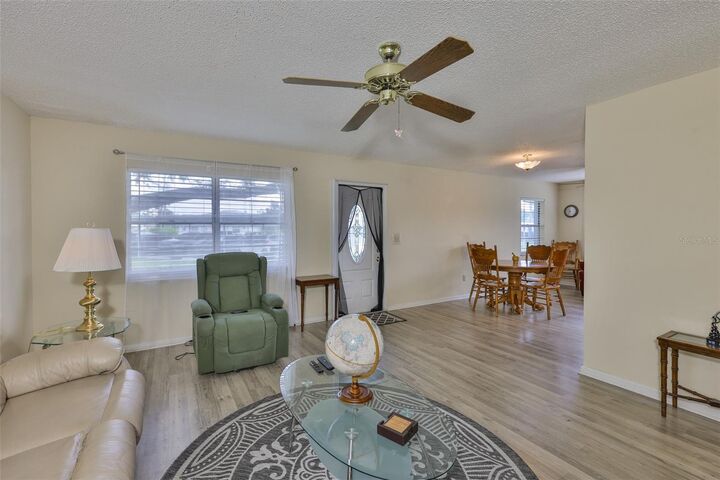 Property Photo: 1904 Canterbury Lane 11 FL 33573