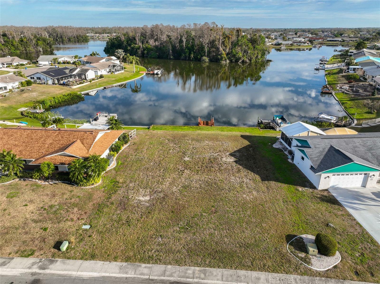 Property Photo:  1505 Bunker Hill Drive  FL 33573 