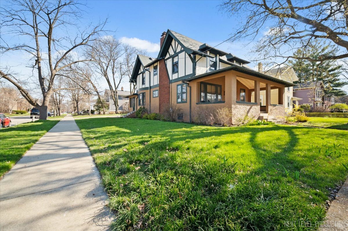 Property Photo: 523 W Downer Place IL 60506