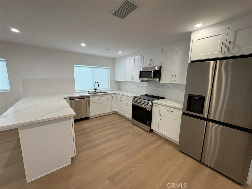 Property Photo: 14167 Calvert Street CA 91401