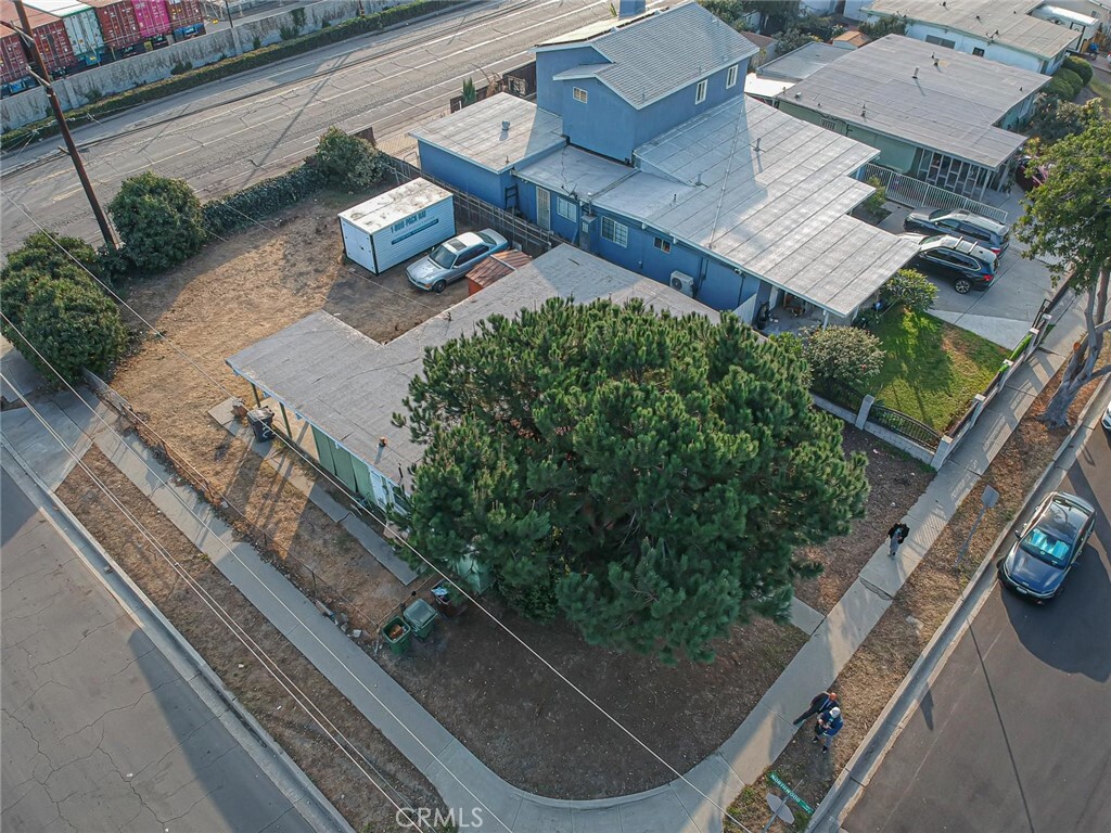 Property Photo:  1400 W Bennett Street  CA 90220 