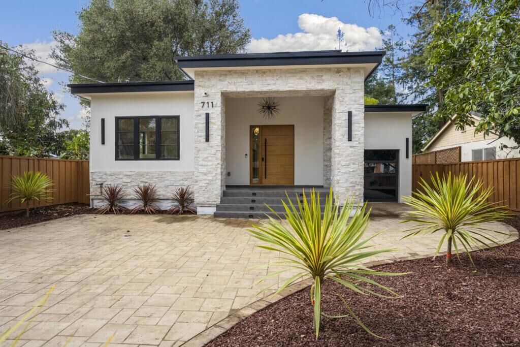 Property Photo:  711 Central Avenue  CA 94025 