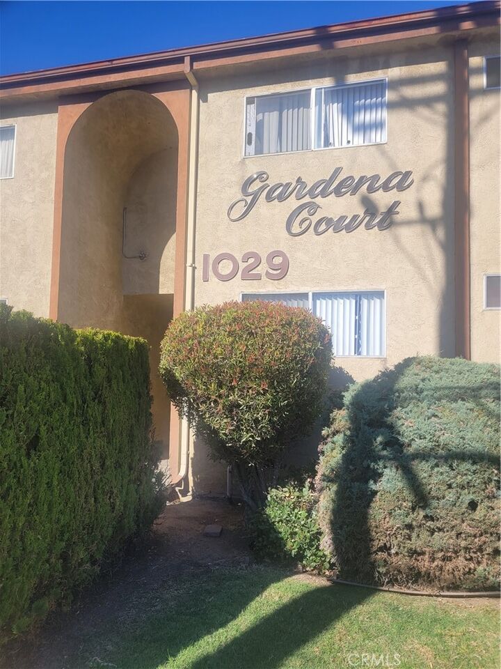 Property Photo: 1029 Magnolia Avenue CA 90247