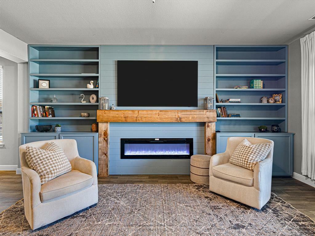 Property Photo: 308 Hogan Drive TX 76210