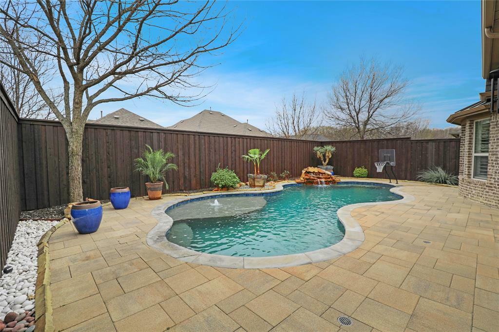 Property Photo: 5617 Datewood Lane TX 75071