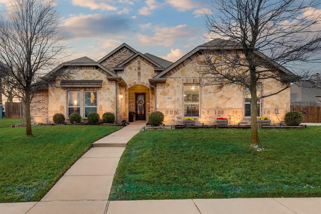 Property Photo:  6041 Park View Drive  TX 76065 