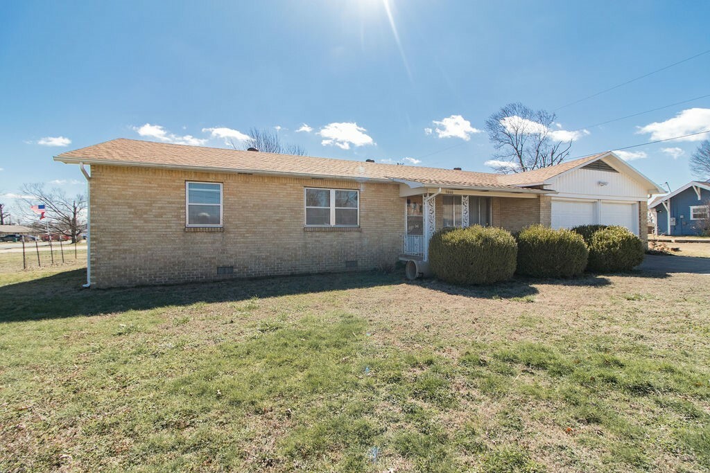 Property Photo:  1000 W New Hope Road  AR 72758 