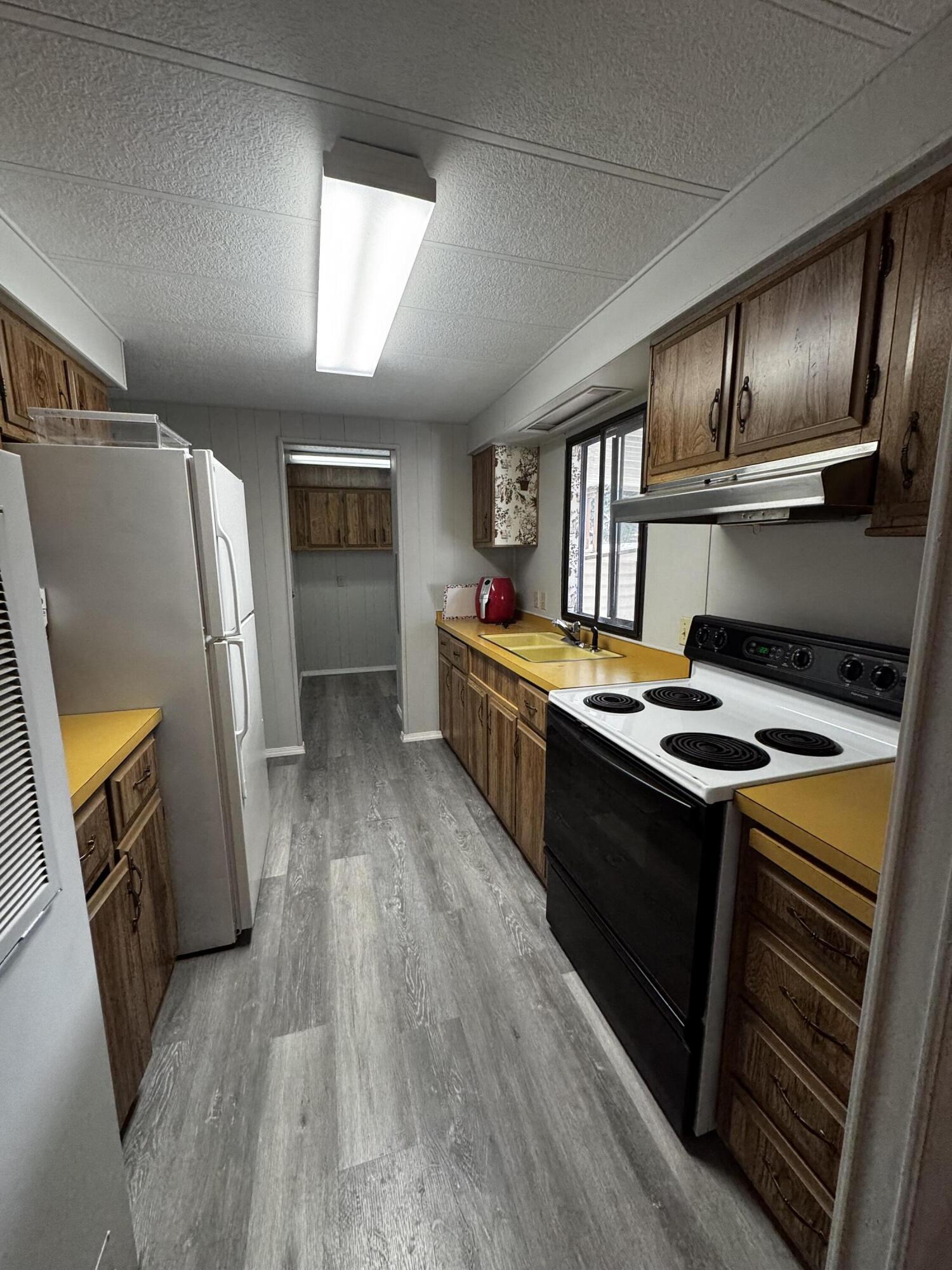 Property Photo:  3500 Summers Lane 3  OR 97603 