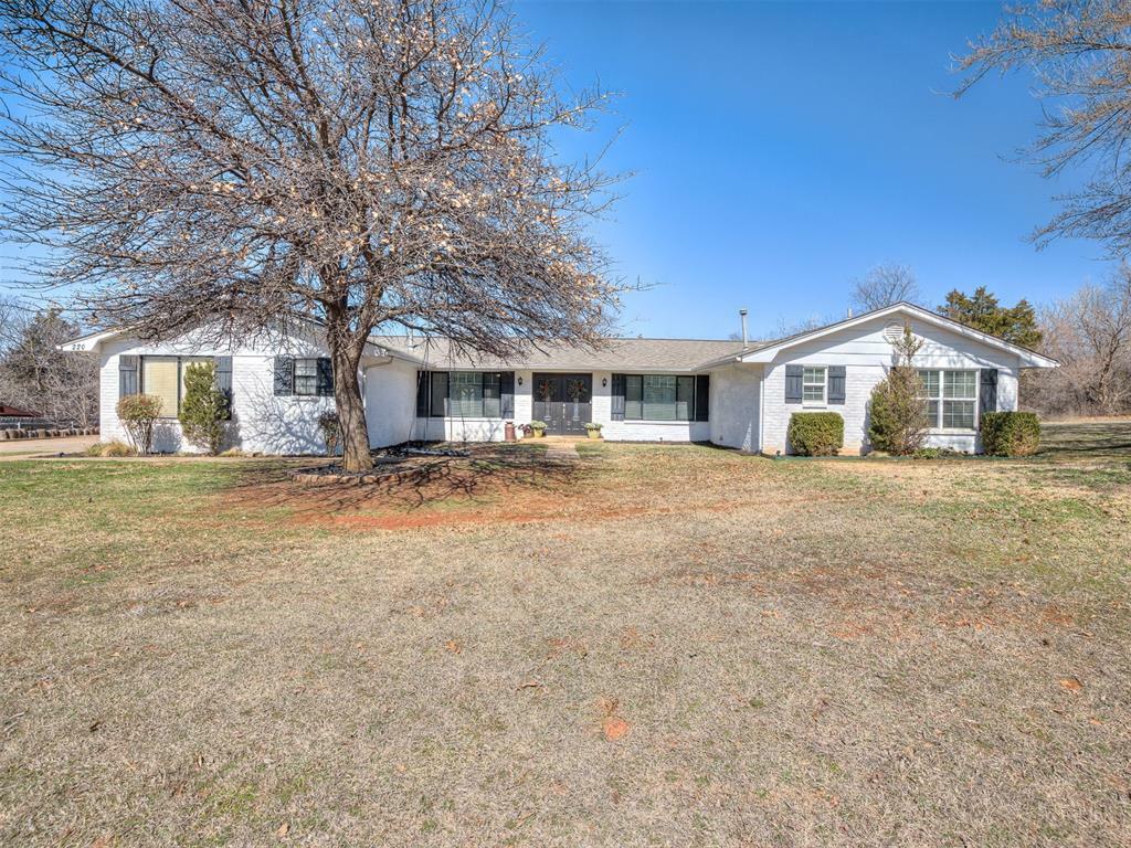 Property Photo:  220 Stonegate Drive  OK 73044 