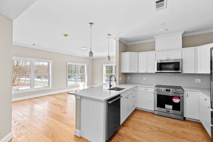 Property Photo:  485 Blue Hills Parkway 15  MA 02186 