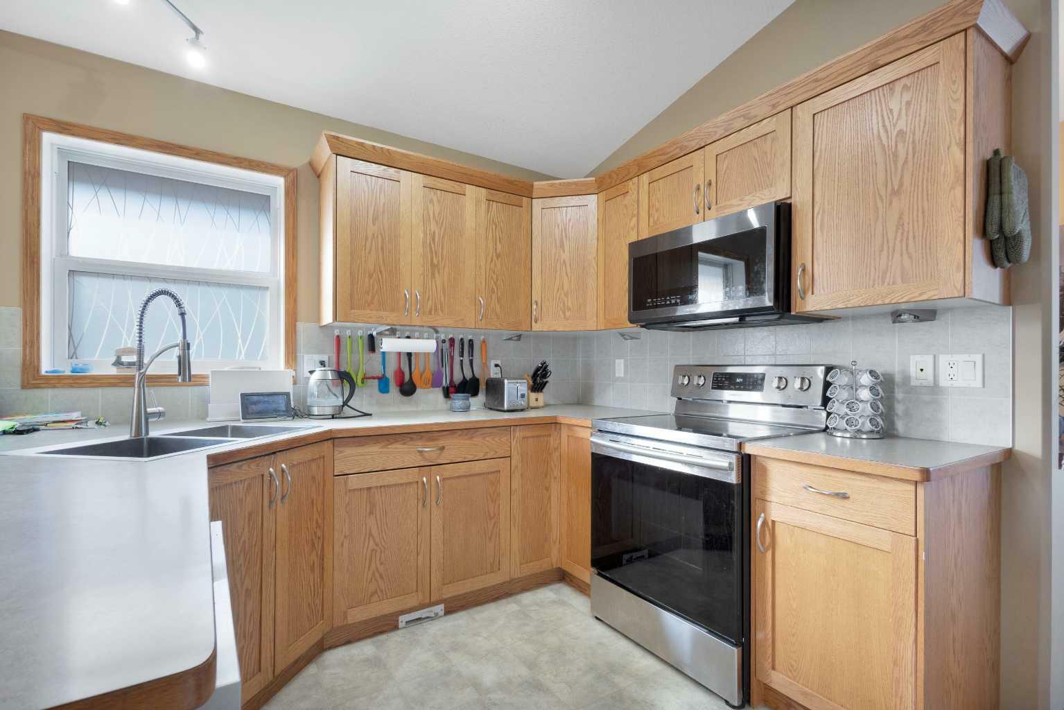 Property Photo:  8 Ives Crescent  AB T4R 3H1 