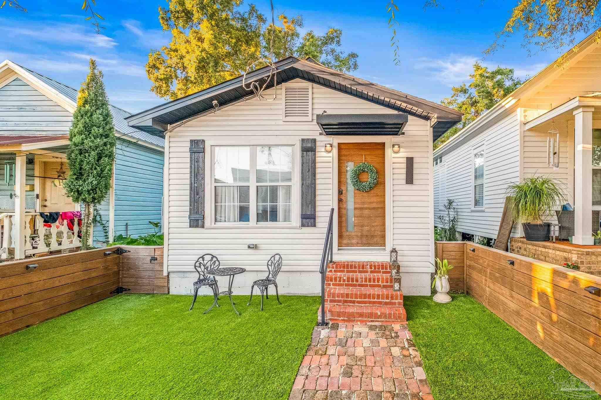 Property Photo:  102 E Belmont St  FL 32501 