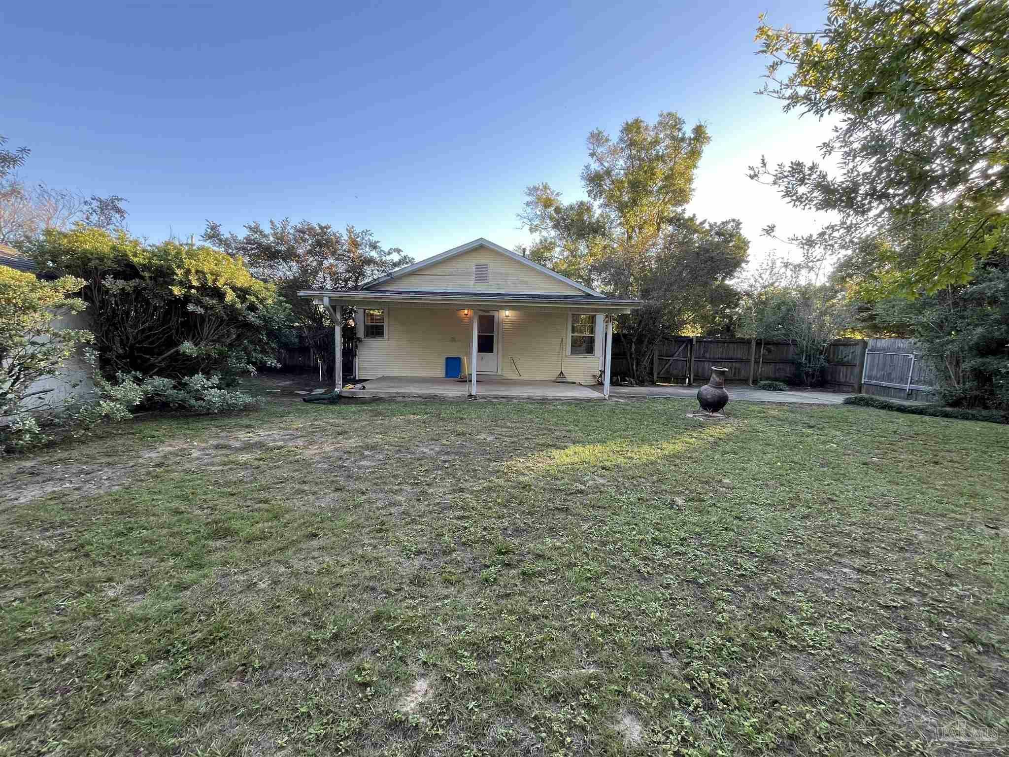 Property Photo:  3100 E Gonzalez St  FL 32503 