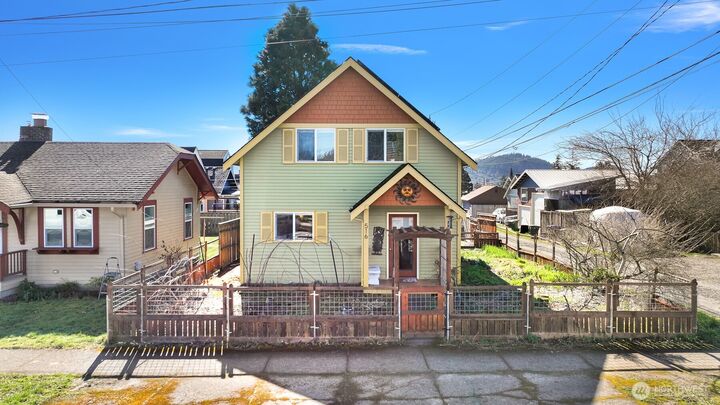 Property Photo:  516 E North Street  WA 98225 