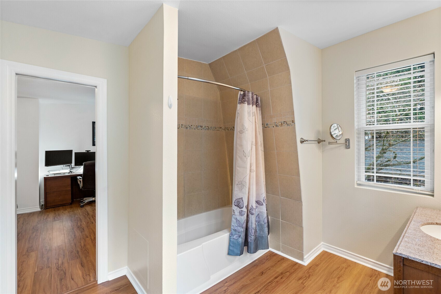 Property Photo: 5043 Auburn Way S WA 98092