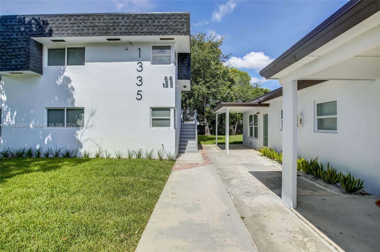 Property Photo:  1335 NE 5th Ave 4  FL 33304 